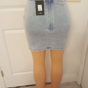 BRAND NEW HEARD DENIM MINI SKIRT SIZE MEDIUM